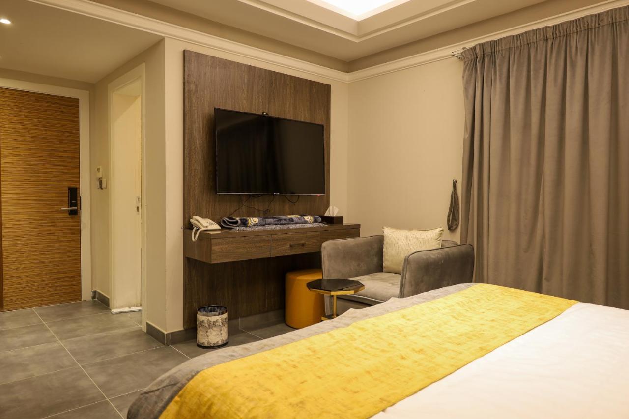 Tura Aparthotel 3*
