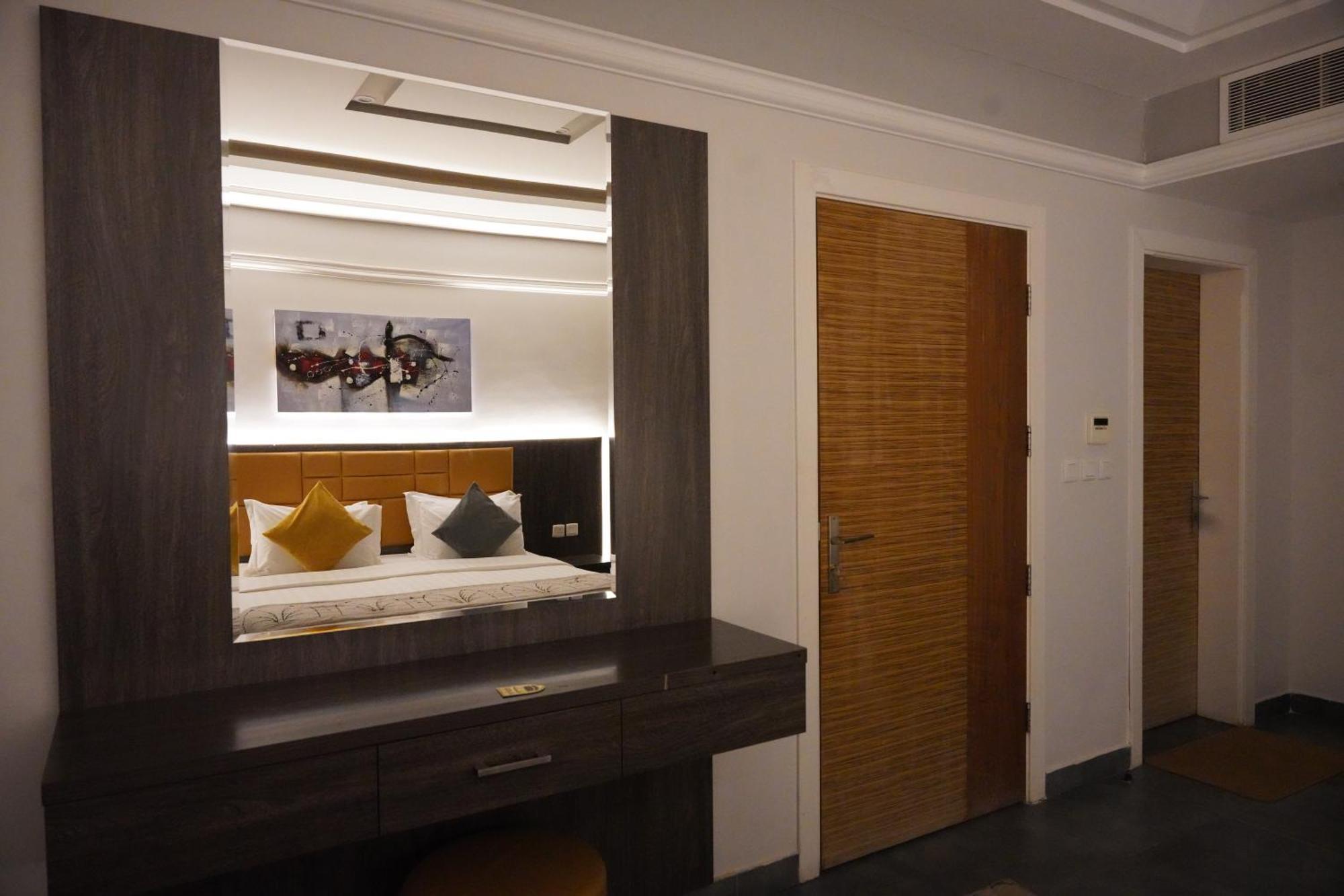 Aparthotel Tura 3*